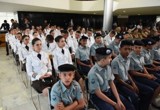 650 cidades aderem ao programa de escolas cívico-militares