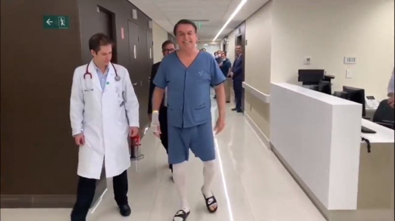 Bolsonaro apresenta distensão abdominal e passa a receber alimentação direto na veia