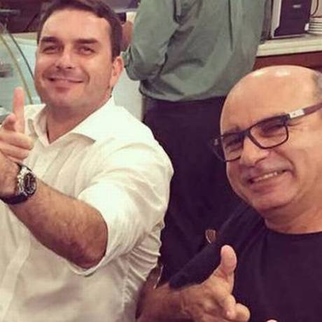 Áudio mostra que Queiroz continua influenciando em indicações políticas