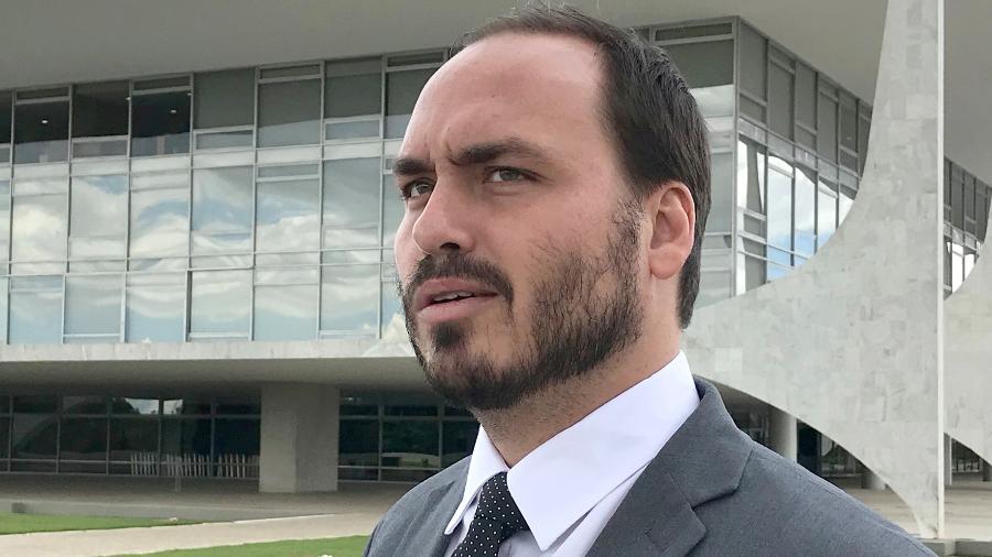 Carlos Bolsonaro divulga supostos registros do condomínio