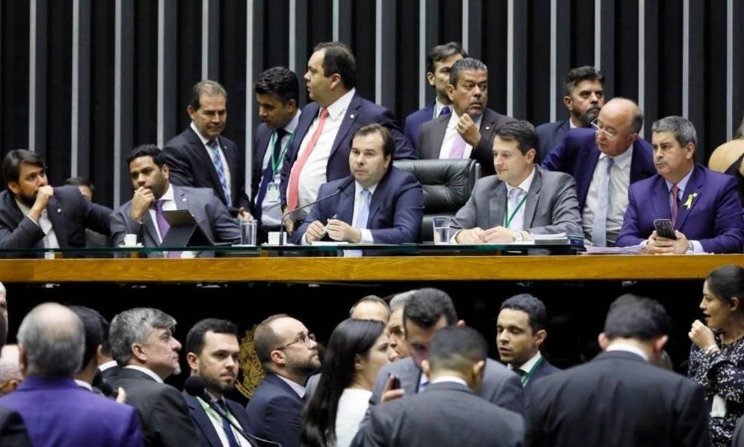 Câmara aprova projeto que estabelece novas regras para partidos e eleições