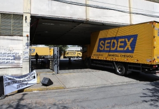 Funcionários dos correios suspendem paralisação