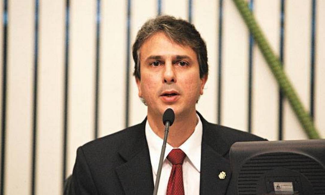 Governador apresenta projeto que visa ajudar regiões que usam carros-pipa para se abastecer