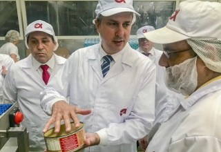 Governador assina acordo para duas novas fábricas no Ceará