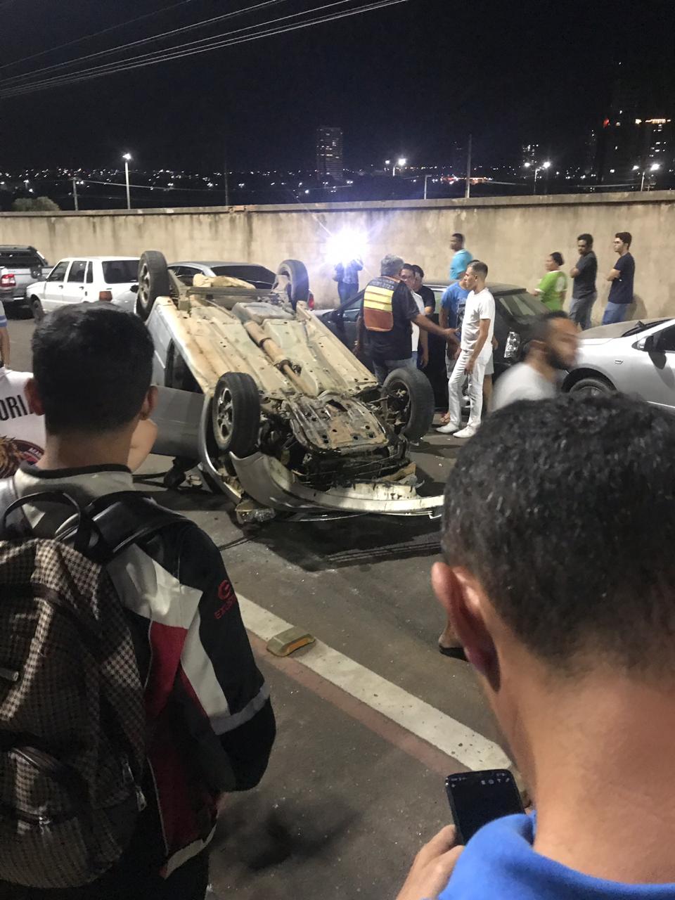 Homem sofre acidente e bate em dois carros próximo à UNILEÃO