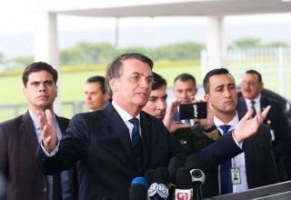 Jornalistas são "uma espécie em extinção", diz Bolsonaro