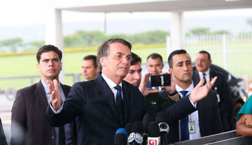 Jornalistas são "uma espécie em extinção", diz Bolsonaro