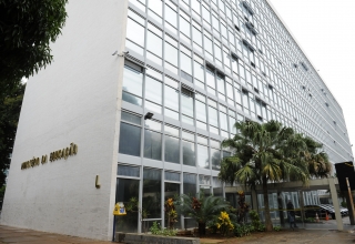 MEC anuncia desbloqueio de R$ 2 bi dos R$ 5,8 bi contingenciados