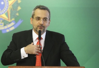 MEC anuncia retomada de 3.182 bolsas pela CAPES