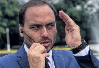 Polícia investiga participação de Carlos Bolsonaro na morte de Marielle, diz CBN