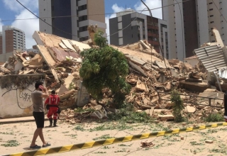 Residencial de 7 andares desaba em Fortaleza