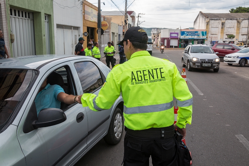 Saiba como substituir multas de trânsito por uma advertência