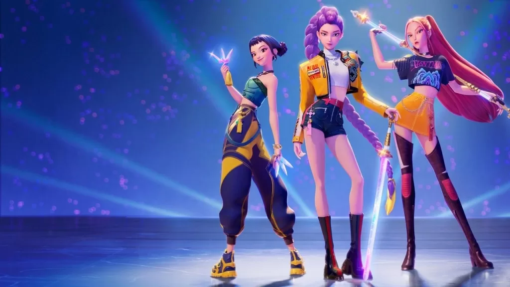 Rumi, Mira e Zoey, do trio Huntr/x, posam em palco iluminado em cena da animação Guerreiras do K-Pop