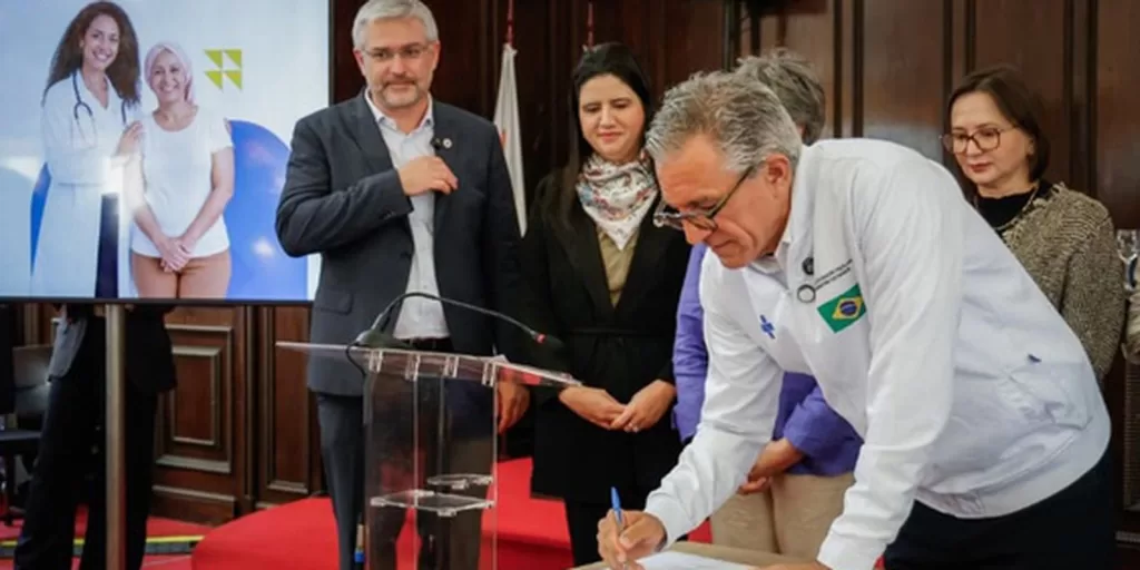 Ministro da Saúde, Alexandre Padilha, durante cerimônia de anúncio de novos medicamentos contra o câncer no SUS, em São Paulo