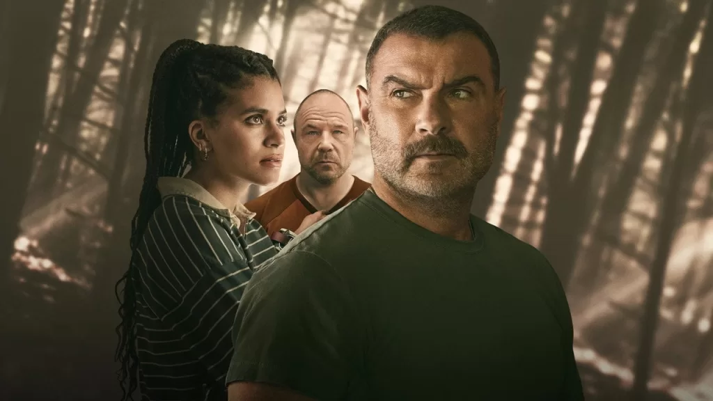 Zazie Beetz, Stephen Graham e Liev Schreiber em uma floresta, em imagem de divulgação da série Nocturne