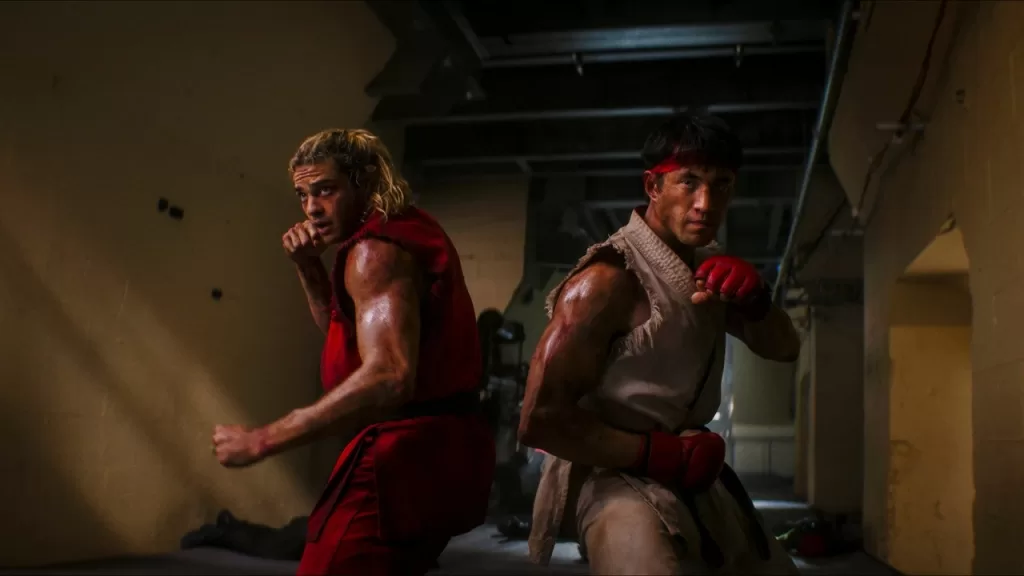 Ryu (Andrew Koji) e Ken Masters (Noah Centineo) em posição de luta em cena do filme Street Fighter (2026)
