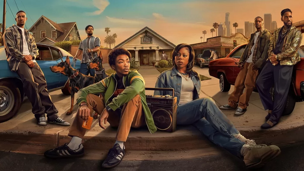 Elenco de The Drop: Uma Saga Snowfall reunido em frente a uma casa em Los Angeles nos anos 1990, em imagem de divulgação